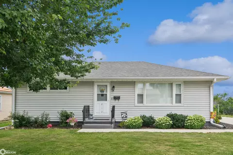 212 E Ingledue St, Marshalltown, IA 50158