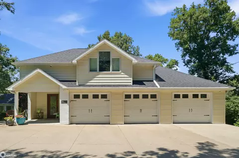 1737 Country Club Ln, Marshalltown, IA 50158
