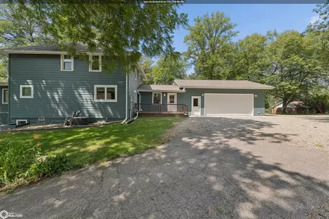 4466 Park Ave, Clear Lake, IA 50428