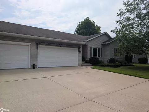 1501 Limestone Ct, Mason City, IA 50401