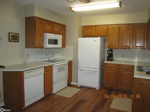 Kitchen - 700 E 17th St, Atlantic, IA 50022 photo 2 of 2