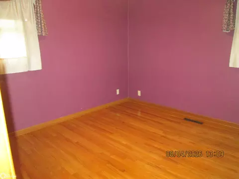 Bedroom - 700 E 17th St, Atlantic, IA 50022 photo 2 of 3