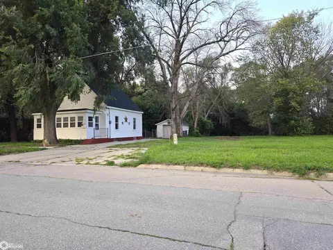 1617 N Pennsylvania Ave, Mason City, IA 50401