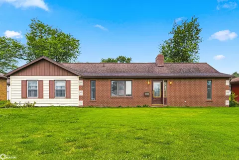 14 Edgeland Dr, Marshalltown, IA 50158
