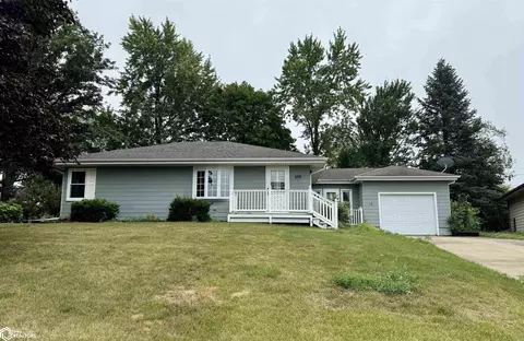 1109 Ridgeway Dr, Audubon, IA 50025
