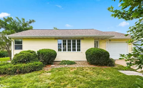 1622 Spencer St, Grinnell, IA 50112