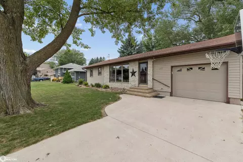 215 Westview Dr, Ventura, IA 50482