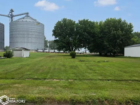 127 E Commercial St, Hillsboro, IA 52630