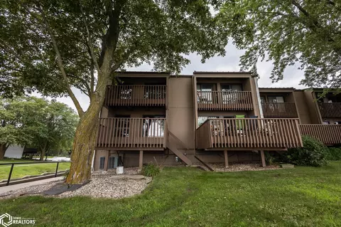 2700 N Shore Dr #B14, Clear Lake, IA 50428