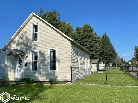1924 S 10th St, Burlington, IA 52601