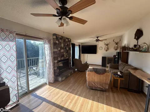 14988 Beaverdale Rd #2, Danville, IA 52623
