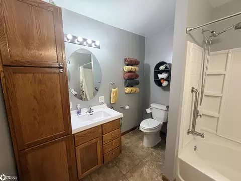Bath - 1328 170th St, Hampton, IA 50441 photo 2 of 3