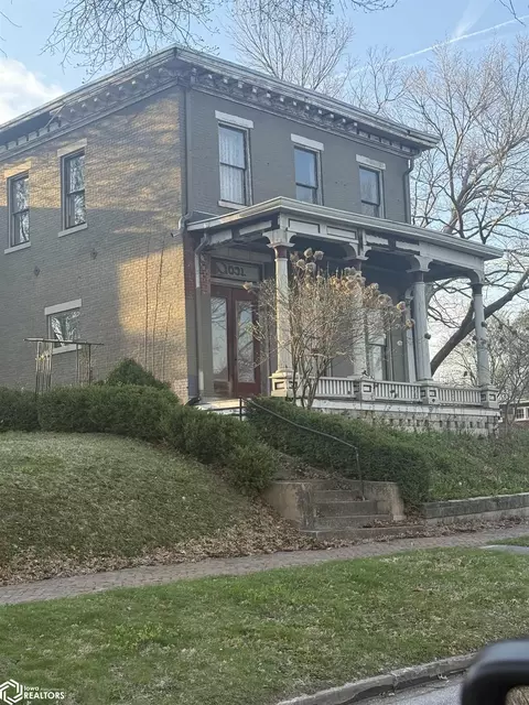 1031 N 4th St, Burlington, IA 52601