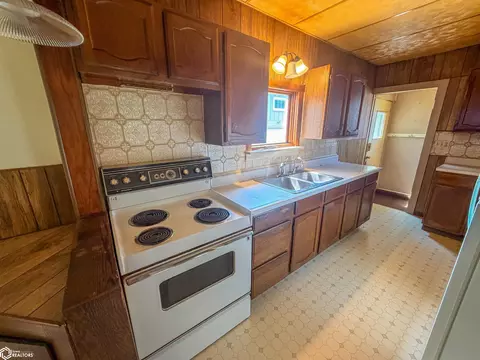 Kitchen - 429 12th Ave NE, Hampton, IA 50441 photo 1 of 3