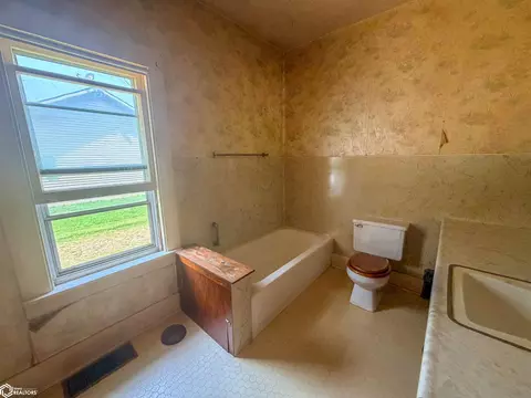 Bath - 429 12th Ave NE, Hampton, IA 50441 photo 2 of 2