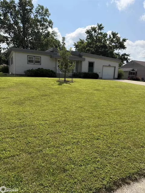 318 Dale Dr, Iowa Falls, IA 50126