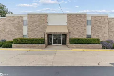2515 S Lakeview Ct #204, Clear Lake, IA 50428