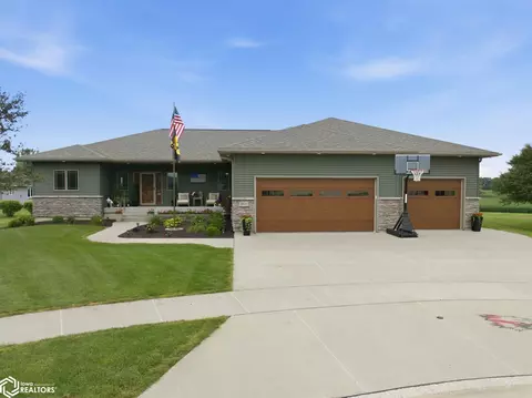 2937 Morning Star Ct, Mason City, IA 50401