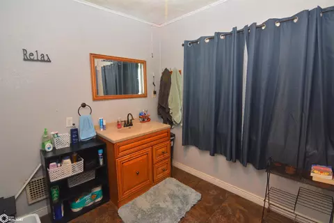 Bath - 916 415th Ave, Malcom, IA 50157 photo 4 of 4