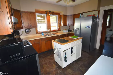 Kitchen - 916 415th Ave, Malcom, IA 50157 photo 2 of 3