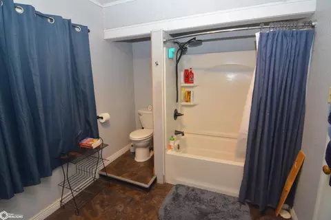 Bath - 916 415th Ave, Malcom, IA 50157 photo 3 of 4