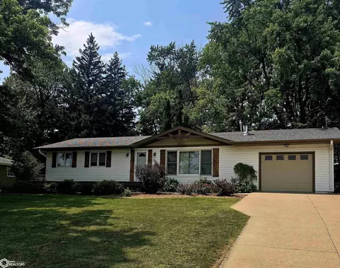 2201 Edmundson Dr, Oskaloosa, IA 52577