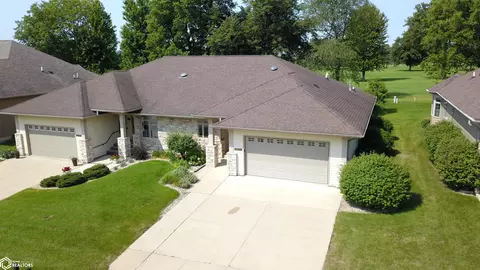 2200 Country Club Dr, Mason City, IA 50401