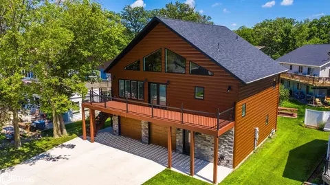 15385 Crane St, Clear Lake, IA 50428