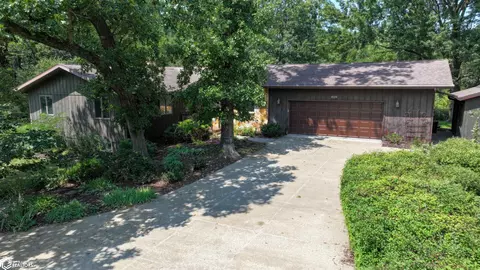 909 E Hempstead Ave, Fairfield, IA 52556