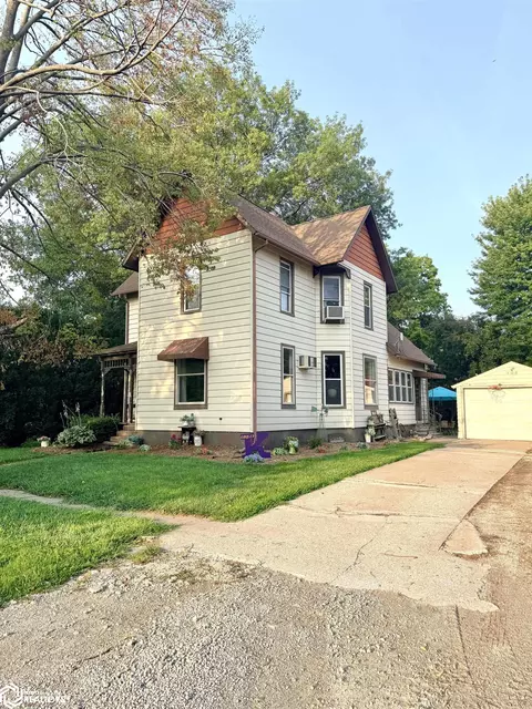 305 N Green St, Keota, IA 52248
