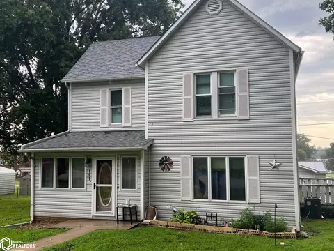 191 E 5th, Dallas City, IL 62330
