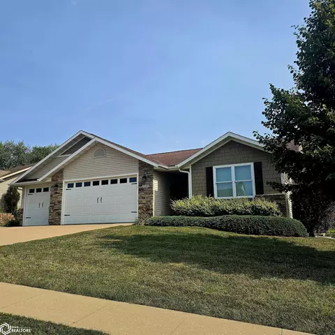 1106 Arbor Trace Dr, Oskaloosa, IA 52577