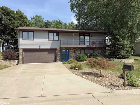 2216 Mcmullin Dr, Oskaloosa, IA 52577