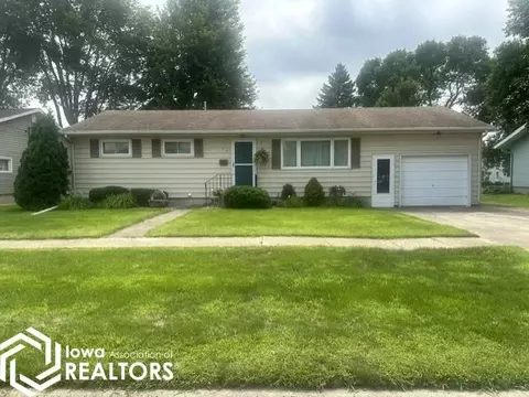 373 6th St SW, Britt, IA 50423
