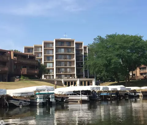 2700 N Shore Dr #PI HOUSE 202, Clear Lake, IA 50428