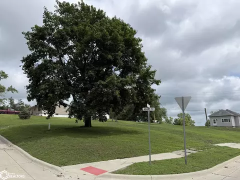 306 14th St, Corning, IA 50841