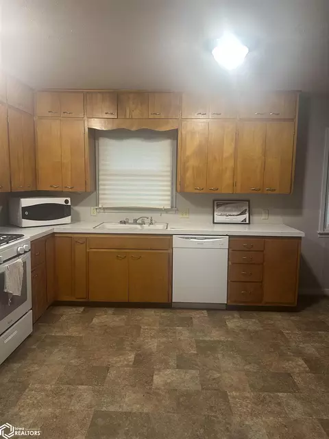 Kitchen - 340 70th, Dows, IA 50071 photo 3 of 6