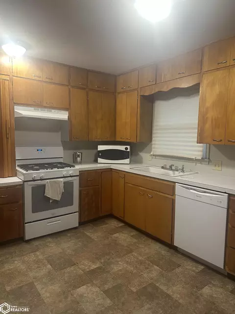 Kitchen - 340 70th, Dows, IA 50071 photo 5 of 6