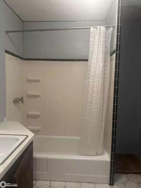 Bath - 340 70th, Dows, IA 50071 photo 1 of 3