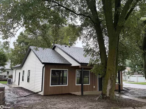 412 Hickory St, Schleswig, IA 51461
