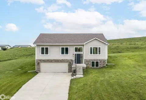105 Bluegrass Ln, Woodbine, IA 51579