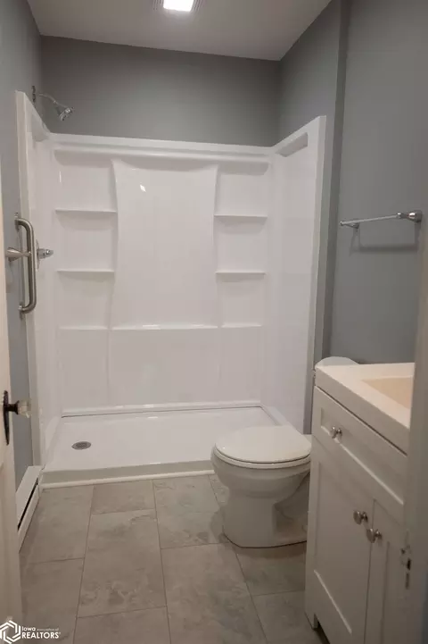 Bath - 80 S 12th St, Hamilton, IL 62341 photo 2 of 2