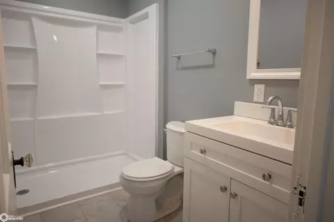Bath - 80 S 12th St, Hamilton, IL 62341 photo 1 of 2
