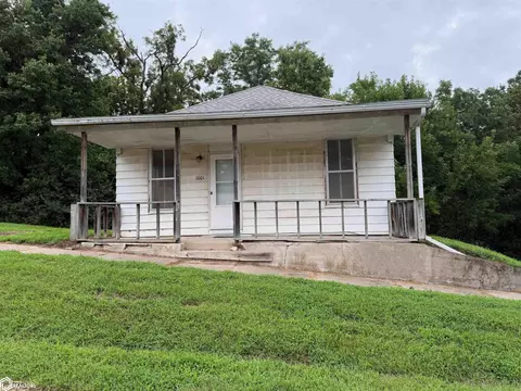 1001 4th St, Keosauqua, IA 52565