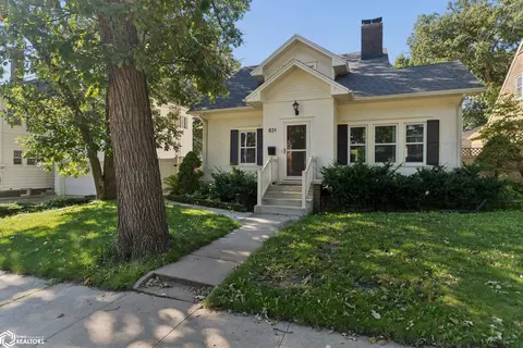 831 1st St NW, Mason City, IA 50401