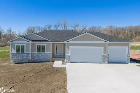 606 Harvest Hills Dr, Woodbine, IA 51579