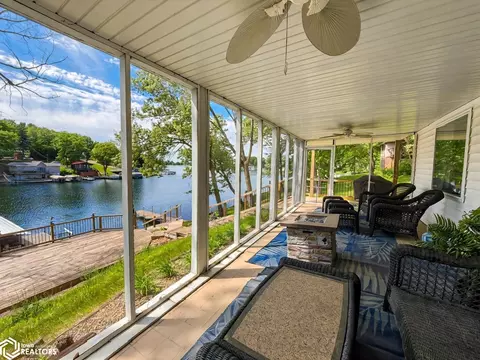 3011 E Lakeshore Dr, Brooklyn, IA 52211