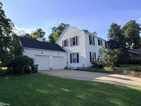 50 N Park St, Fairfield, IA 52556