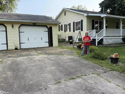 1306 S Ferry St, Ottumwa, IA 52501