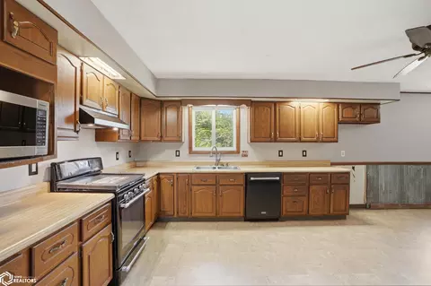 Kitchen - 936 E County Rd 1450, Hamilton, IL 62341 photo 1 of 3